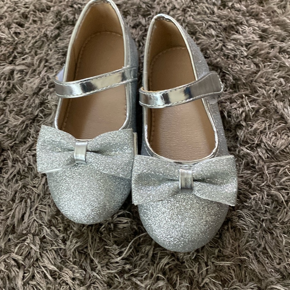 Silver glittery shoes with bow size 8 worn once